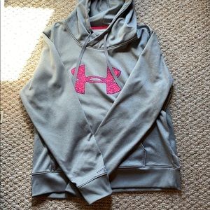 Size XL Under Armour sweatshirt❄️